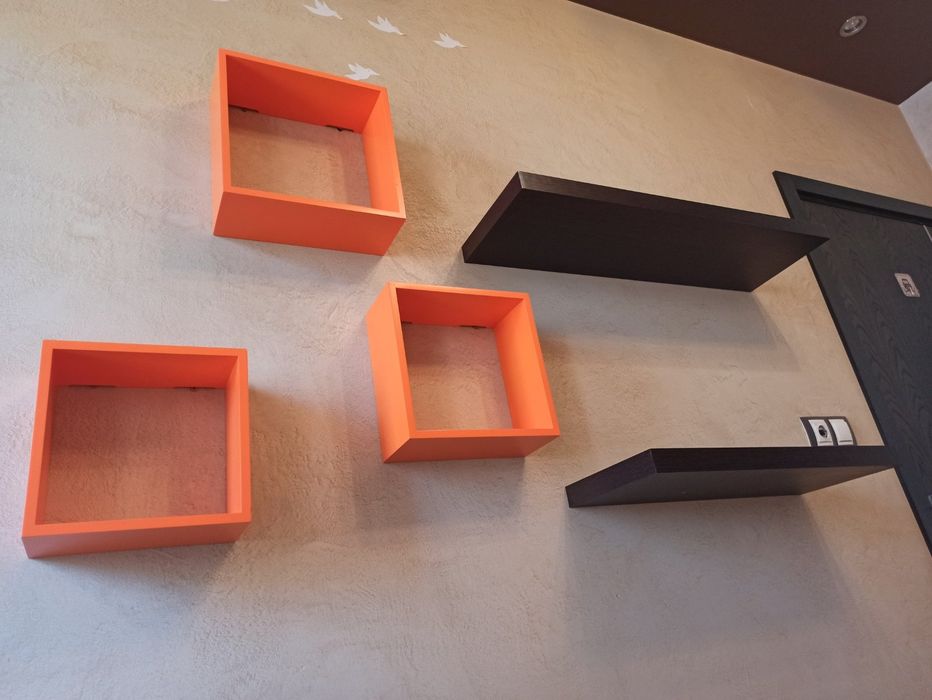 Шкаф с различни етажерки