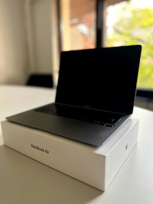 Macbook Air 13 inch M1 - achitionat de nou