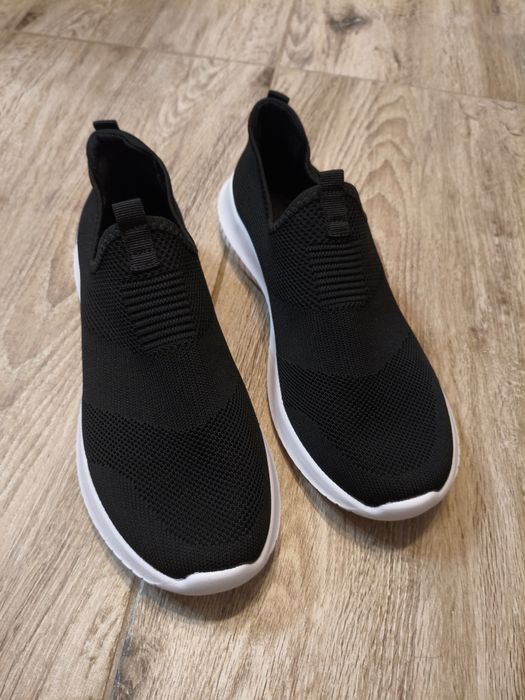 Adidași bărbați pentru alergare – negru/alb – mărimea 44 EU – noi