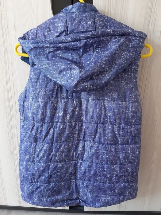 Елек с подплата за момче. Възраст 12г.