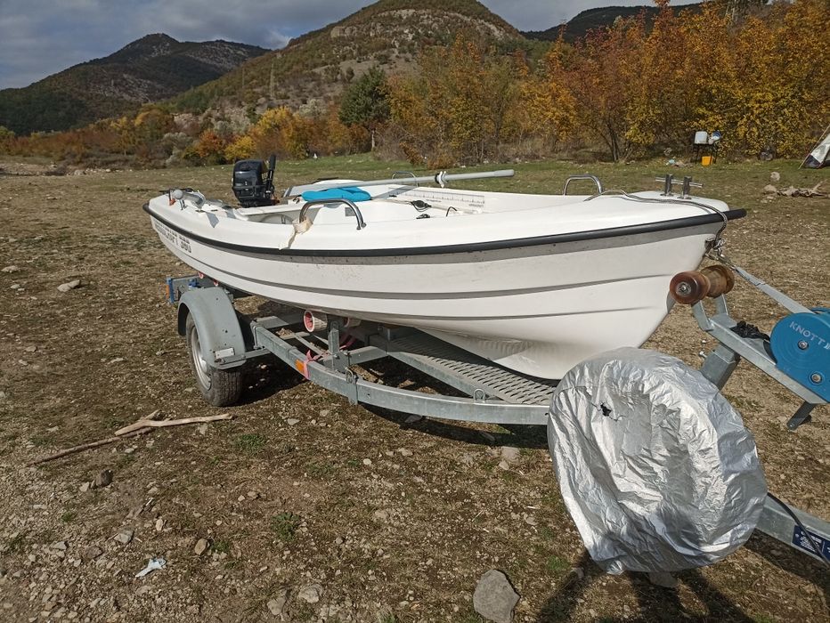 Лодка Мегакрафт комплект с двигател.