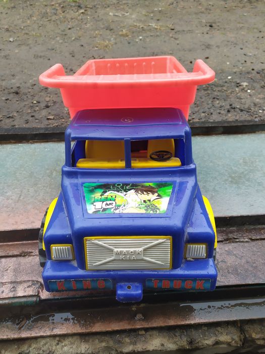 Продам грузовик игрушечный