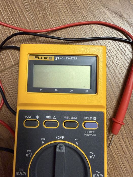 Мултицет FLUKE 27 Цифров LCD Vdc Vac Adc Aac Ohm F C Hz FLUKE