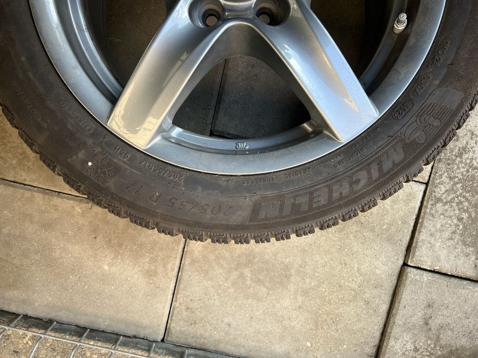 Roti de vara si iarna Doua seturi 205/55/R17 .Mega oferta.Urgent !!!