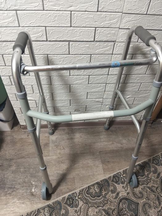 Ходунок  практически новый