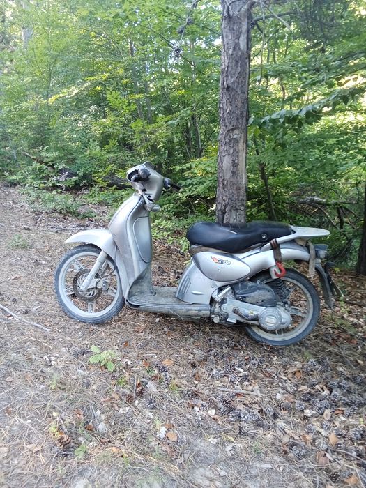 Vând scuter Aprilia scarabeu 100 pentru camp