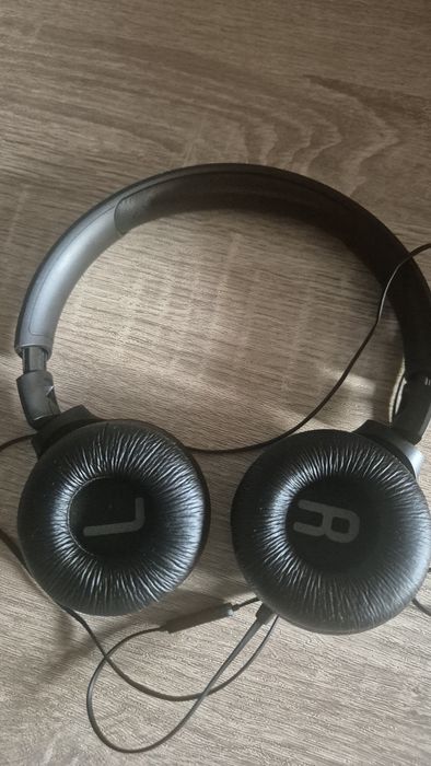 Casti JBL cu fir