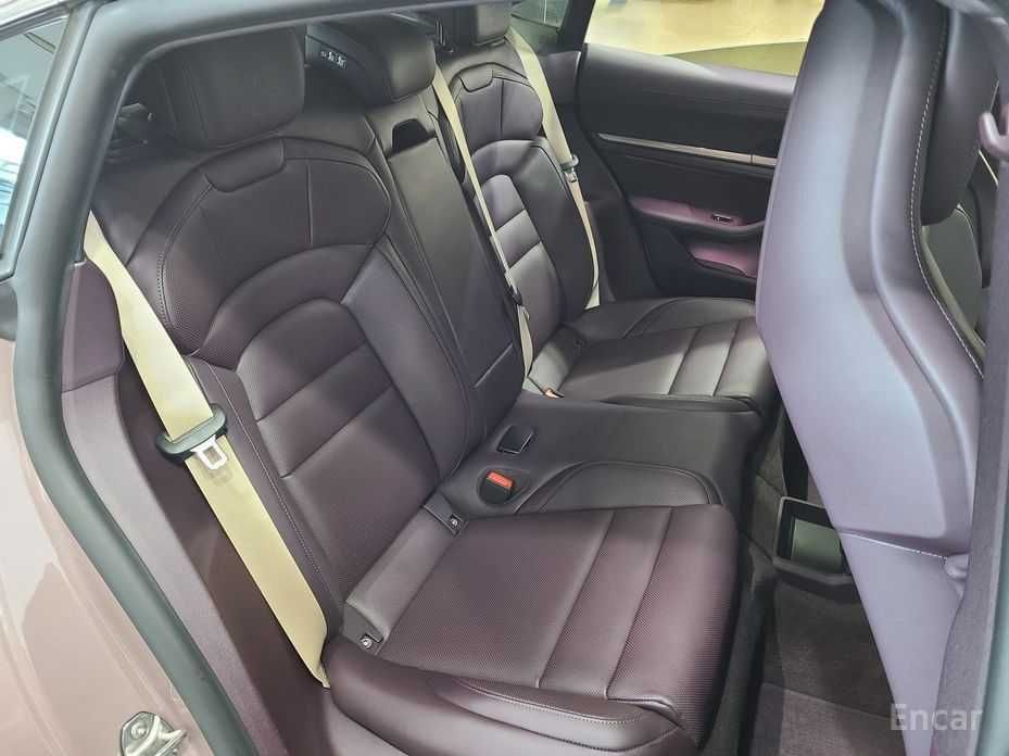 Porsche Taycan Base