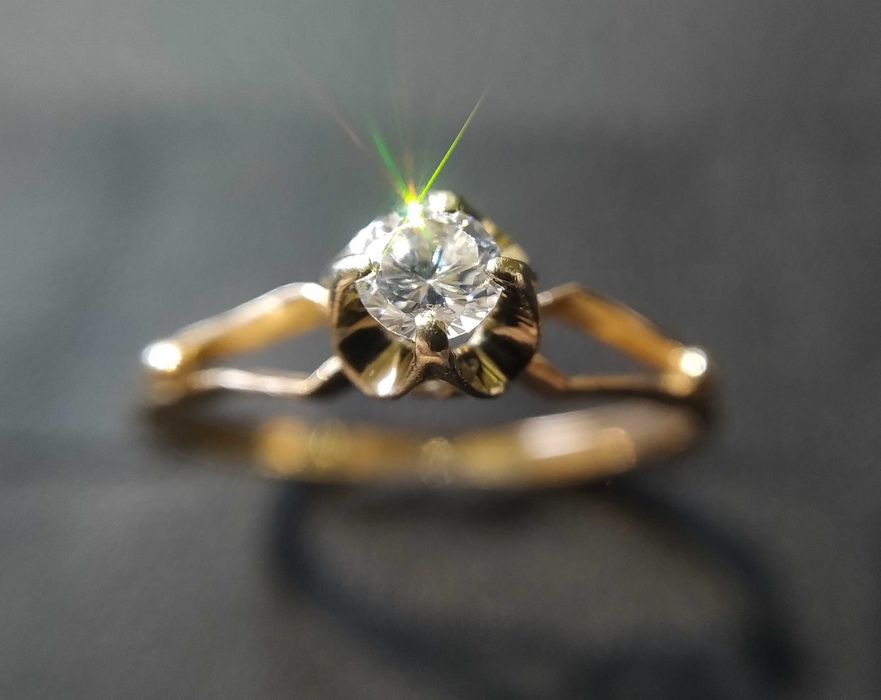 Золотое кольцо с фианитом, 18 размер, 585 проба