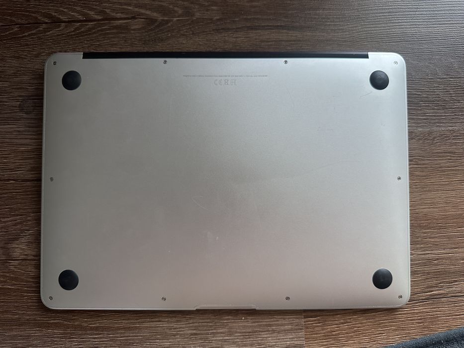 Macbook Air 2017 13” , 8gb RAM , SSD128gb, i5