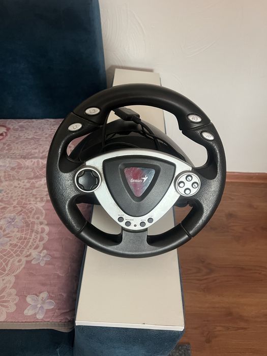 Руль с педалом для игры