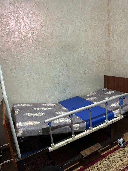 Медицинская кровать