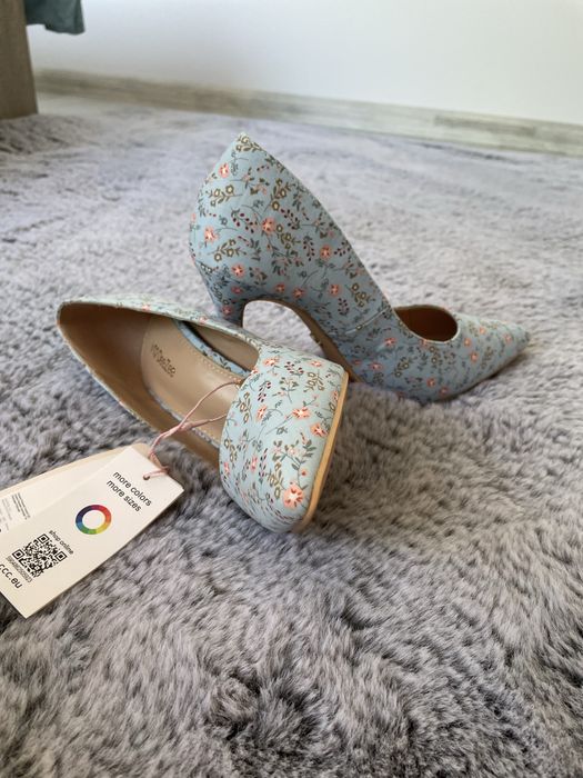 Дамски обувки нови с кутии