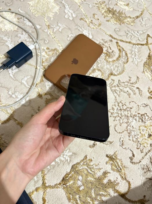 IPhone 12 голубой свет