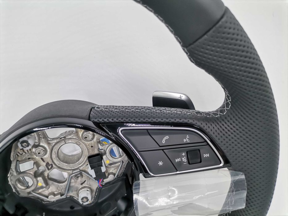 Нов OE Черен Кожен Спортен Волан с Лопатки Audi A3 S3 RS 8Y0419091Q