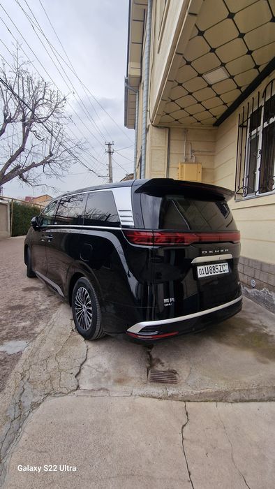 Denza D9 продам авто кроссовер 7 мест
