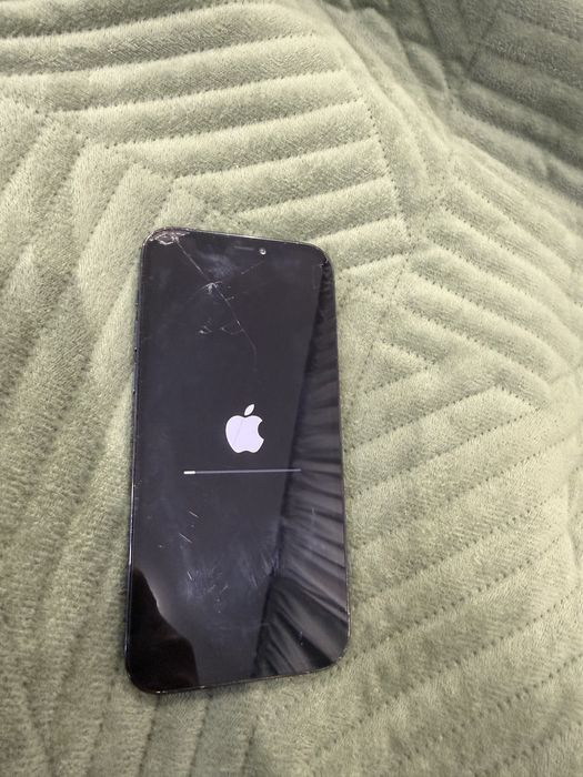 Продам айфон 12 про