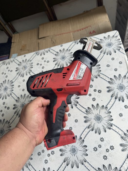 Акумулаторен саблен трион MILWAUKEE C18 HZ-0