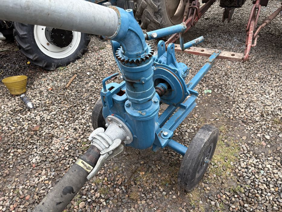 Pompa de apa pe gardan