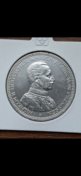 Серебряная монета.