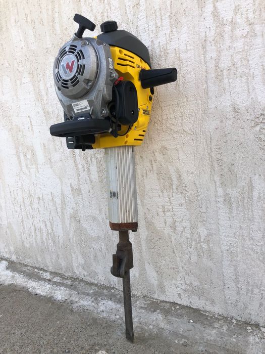 Demolator pe benzina  Wacker Neuson BH 65 ca nou