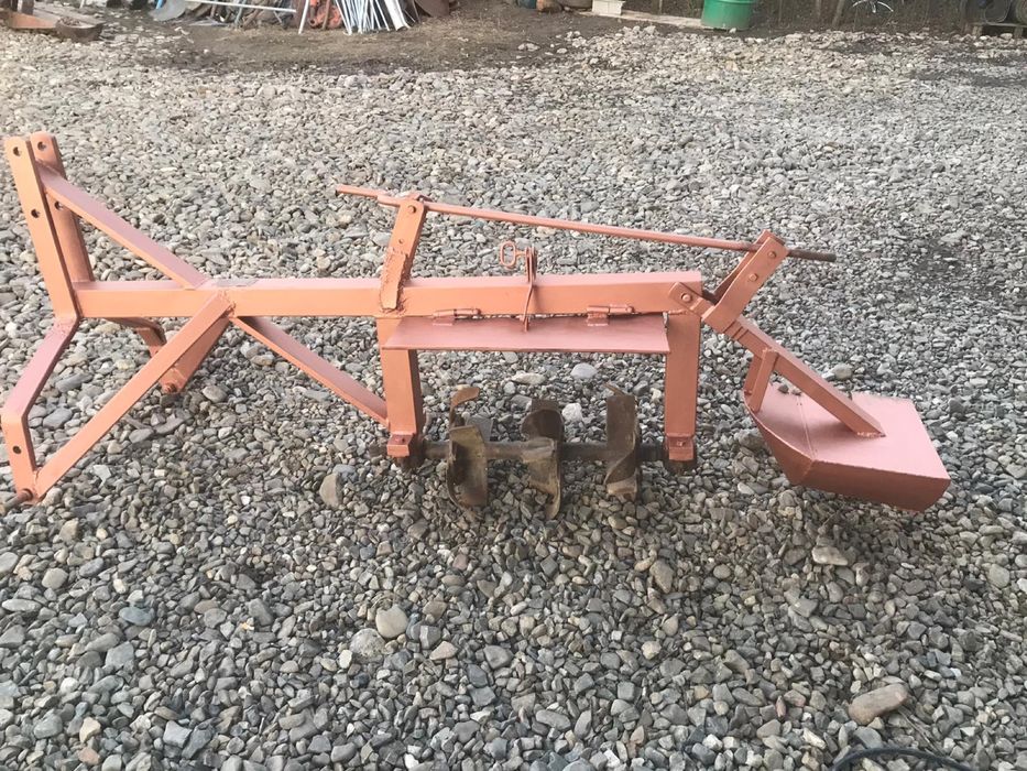 Utilaj Sapat Șanțuri la tractor