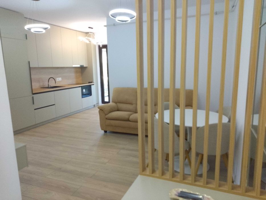 Închiriere apartament, confort de casă cu grădină privată