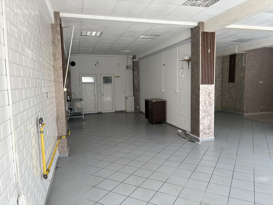 Spatiu de inchiriat situat in Marghita. Str   Republici  nr 82  linga