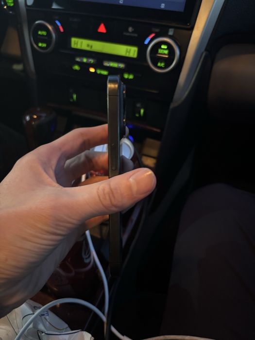 Продам iphone 15 pro все работает без ремонта