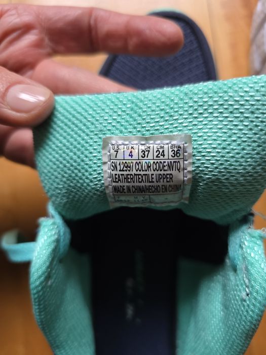 Adidasi Skechers 37