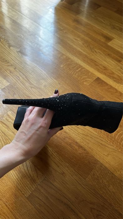 Продам ботинки на каблуке