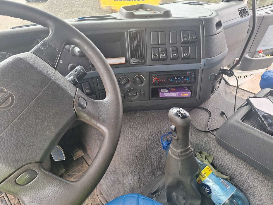 Semiremorca basculabila Schmitz, an 2008 + cap tractor VOLVO FM 440, tractiune 4x4