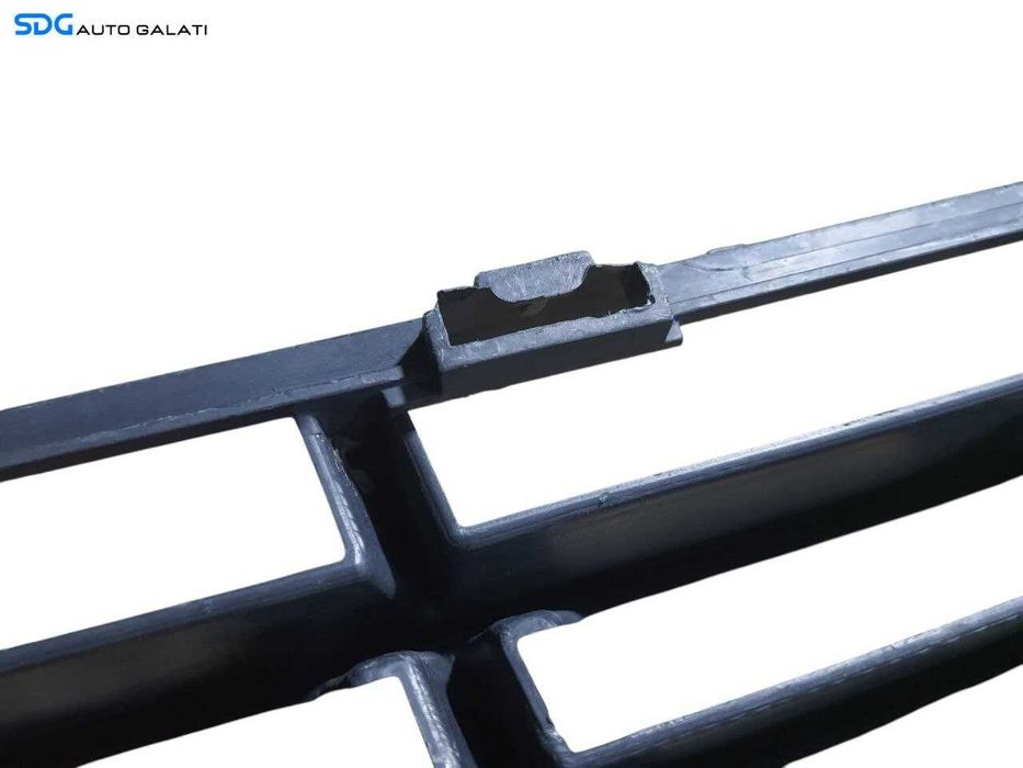 Grila Ornament Plastic Central Inferior din Bara Spoiler Fata Volvo V50 2004 - 2012 Cod 30657006 [N2180]