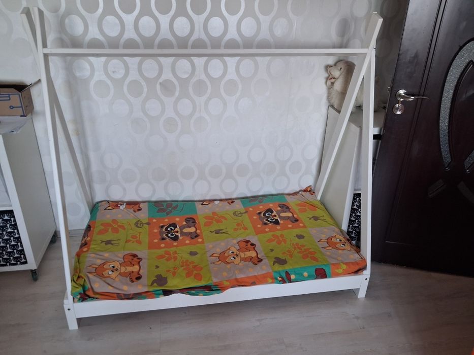Pat din lemn tip cort cu saltea ptr copii