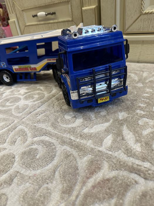 Трейлер машина