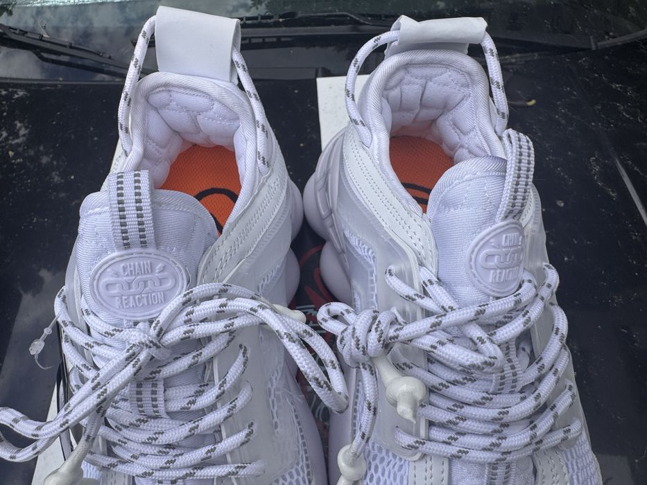 Versace chain reaction