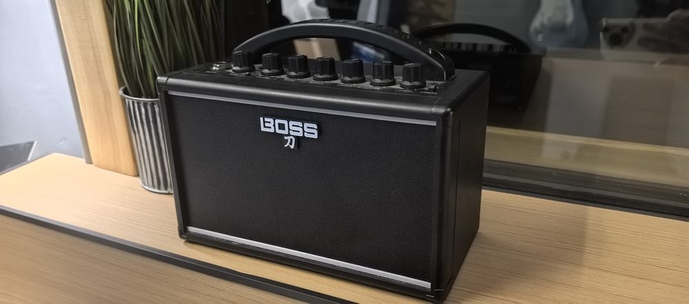 Boss Katana mini - комбоусилитель