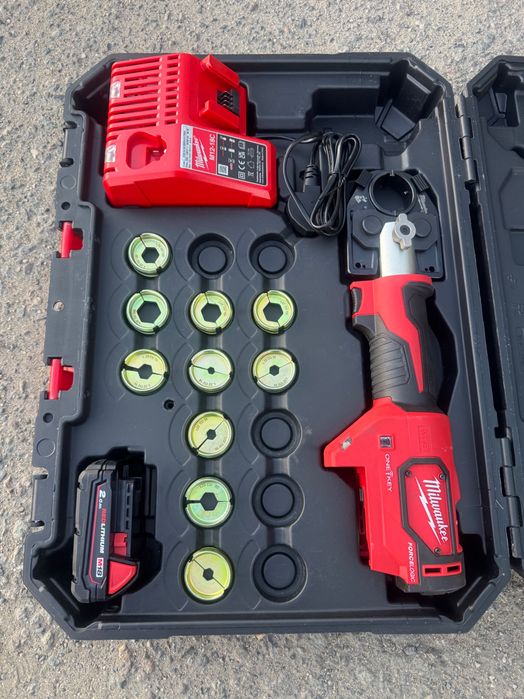 Milwaukee Машина