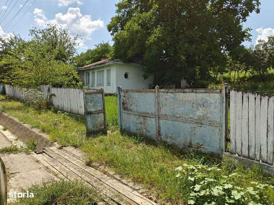Teren cu casa bătrânească Horlești