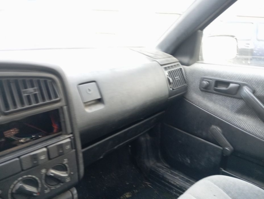 Продавам Пасат Б3 1.8 90 На Части