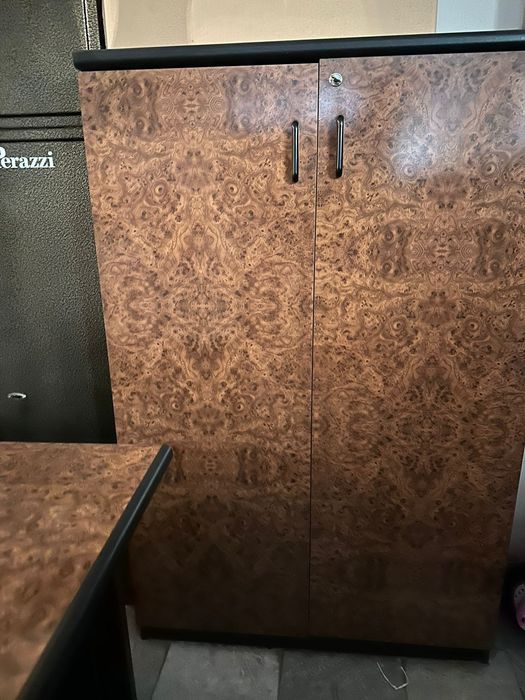 Мебели - бюра и шкафове