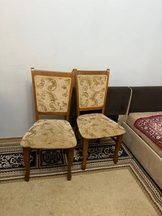 Продаю стол и 4 стула