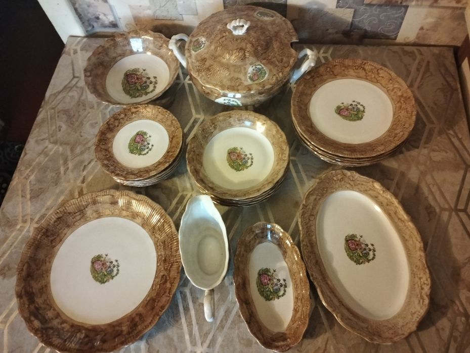 Продам столовый сервиз Мадонна