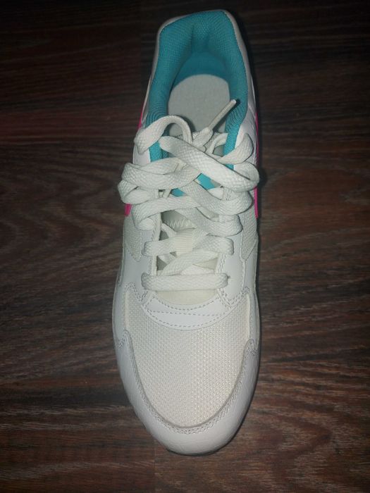 Vand adidasi NIKE Femei