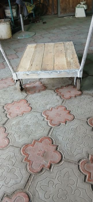 Тележка трёхколёсный