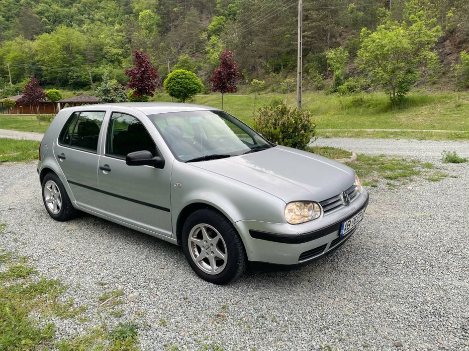 Vând Golf 4 1.4 benzina