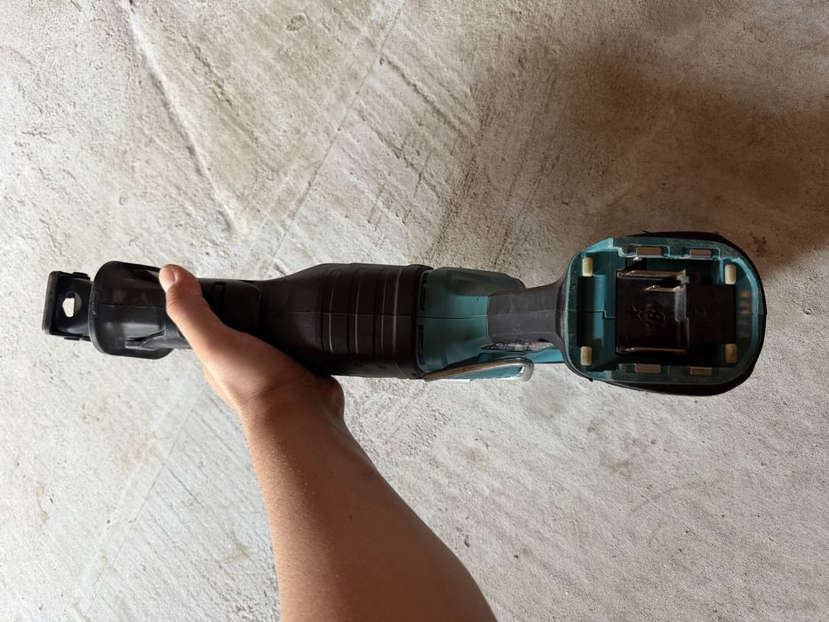 Makita DJR187 безчетков саблен трион