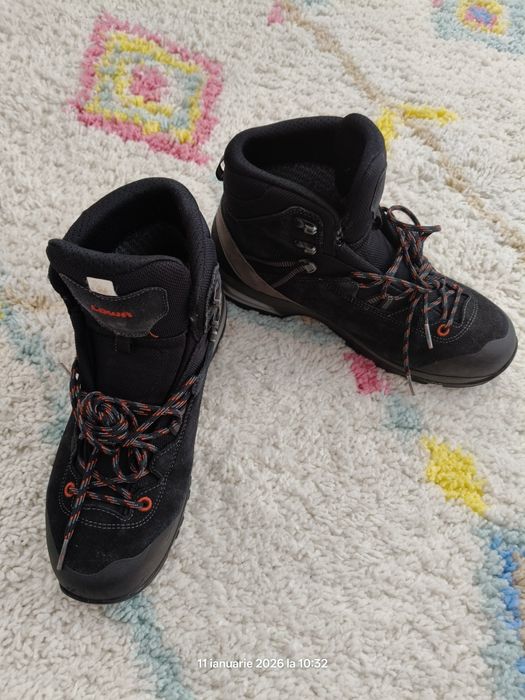 Bocanci bărbați LOWA impermeabili, 43.5