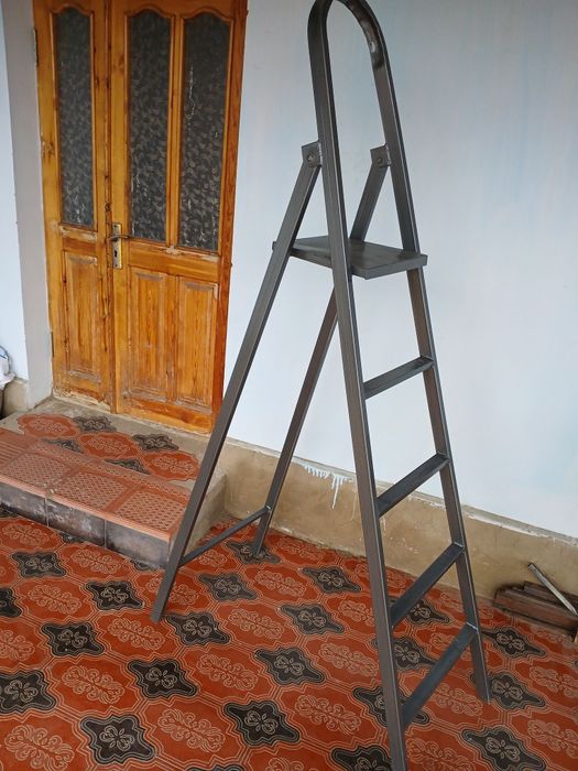 Стремянка сотилади