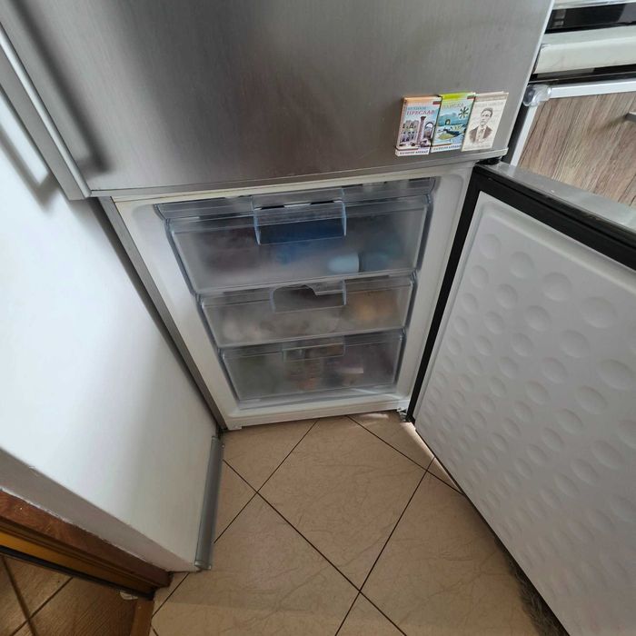 Хладилник с долна камера BOSH